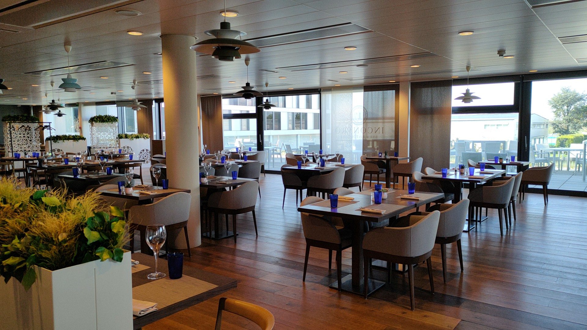 La salle lumineuse du Bar & Ristorante L'Incontro à Crissier