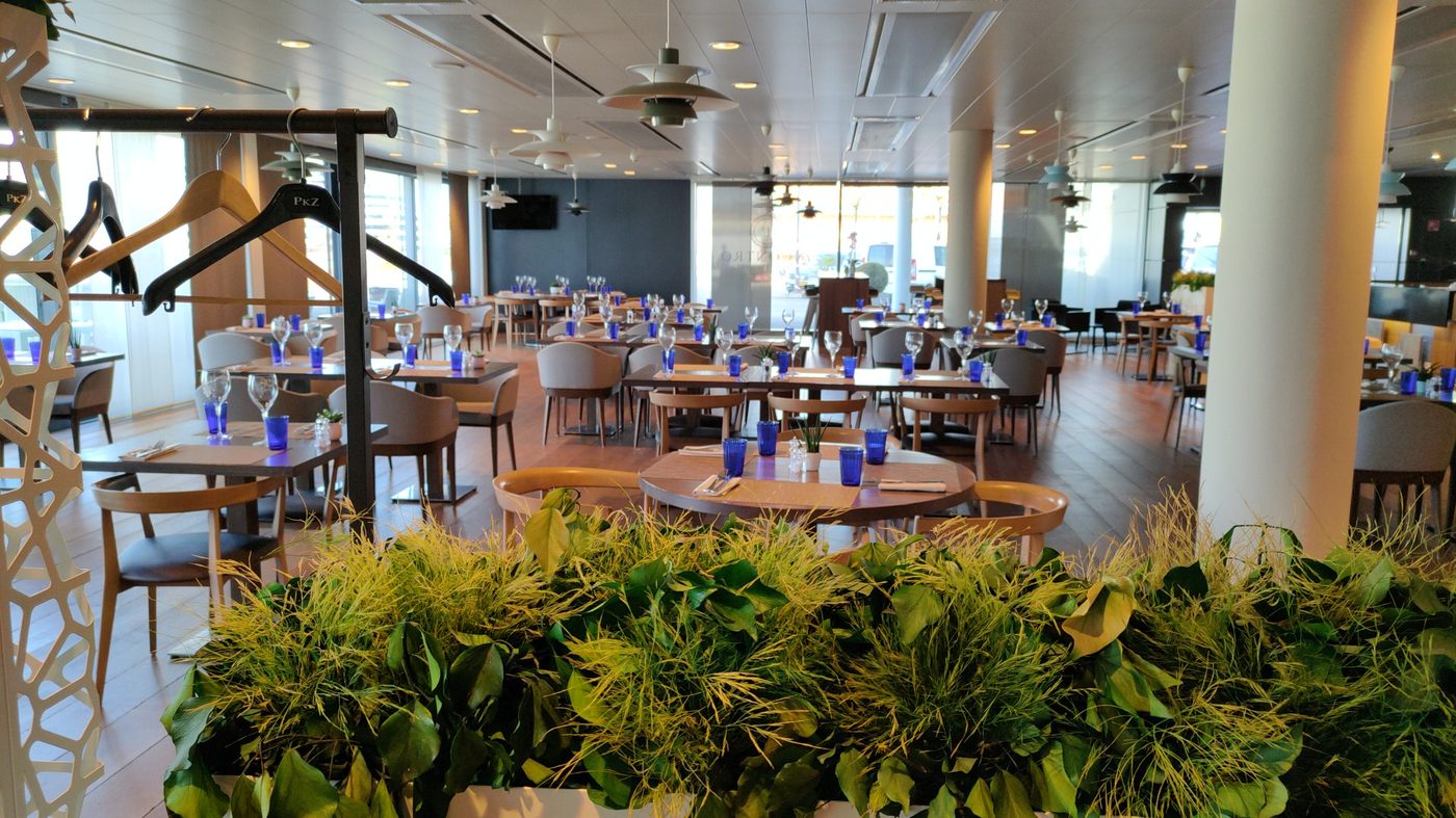 La salle du restaurant L'Incontro et sa végétation